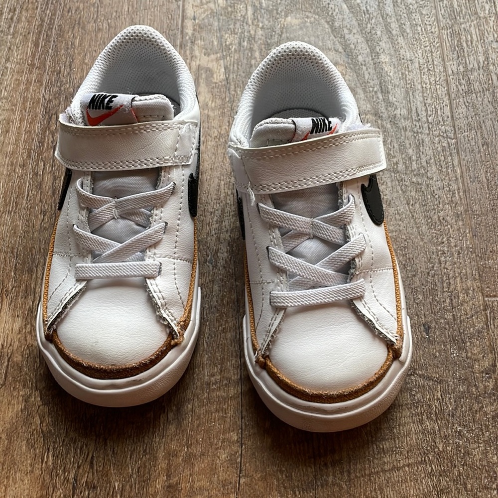 Nike court legacy